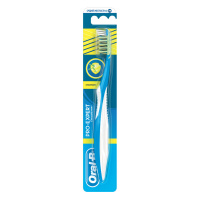 ORAL-B Зубная щетка ProExpert Антибактериальная средняя